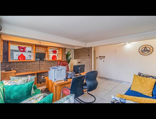 6 BEDROOM HOUSE FOR SALE IN ROBIN HILLS